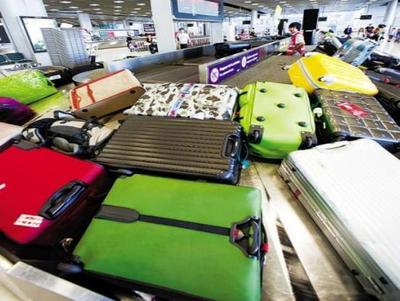 為何下了飛機(jī)之后，托運(yùn)的行李箱都不撕標(biāo)簽？過來人告訴你行李托運(yùn)的奧秘